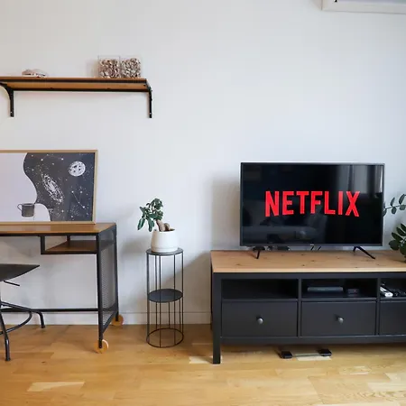 Classy Residential 1bdrm Flat With View And Elevator 公寓 *