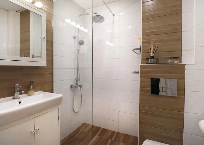 Classy Residential 1bdrm Flat With View And Elevator Lejlighed *