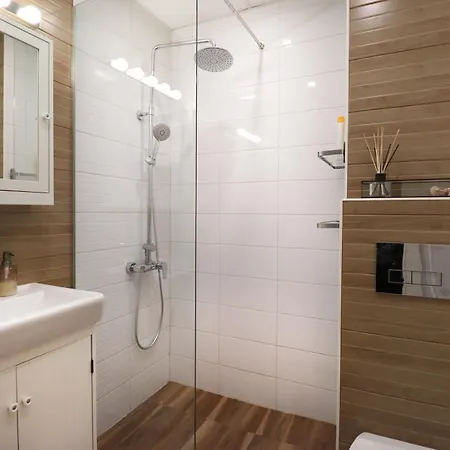 Classy Residential 1bdrm Flat With View And Elevator דירה *